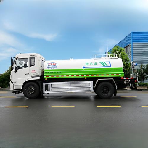 东风12洒水车 市政环卫与工程降尘的高效解决方案