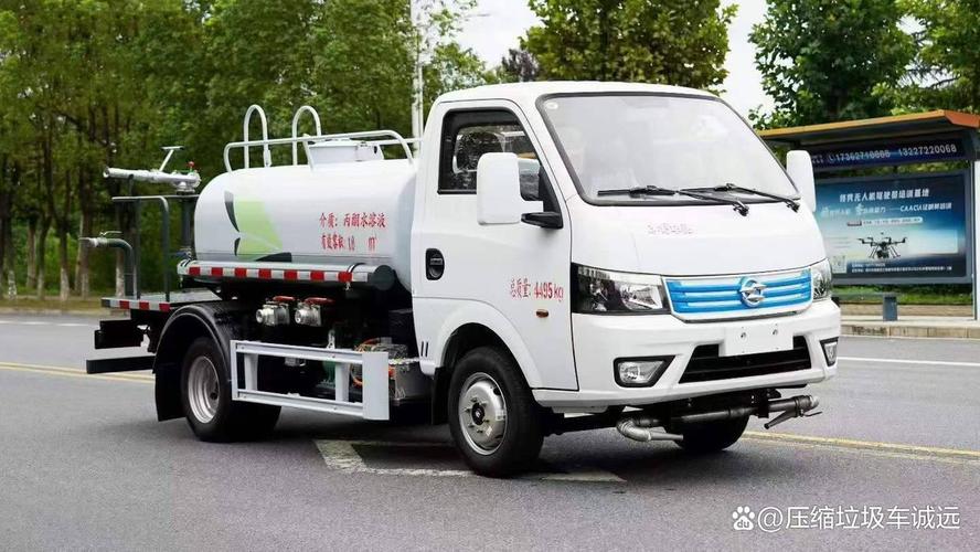 驱动绿色未来 18吨洒水车制造商的科技革新与城市绿化实践